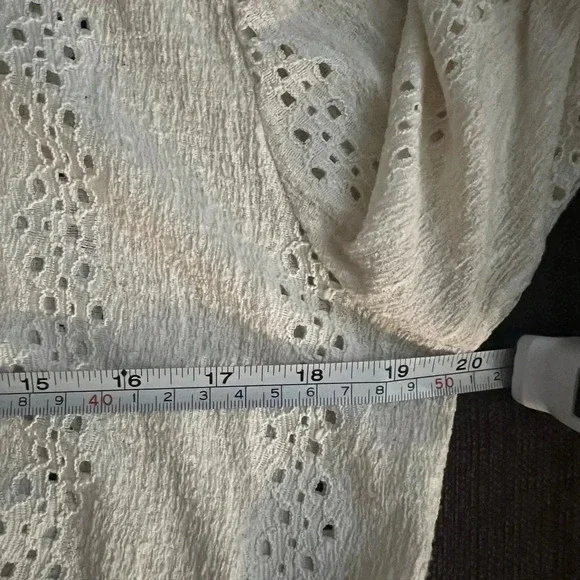 Zara Eyelet lace Ivory Long Sleeve Top Super Soft, shoulder pads Size Large - Picture 6 of 8